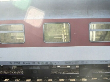 Пример успешно распознанного UIC номера пассажирского вагона (ZSSK)