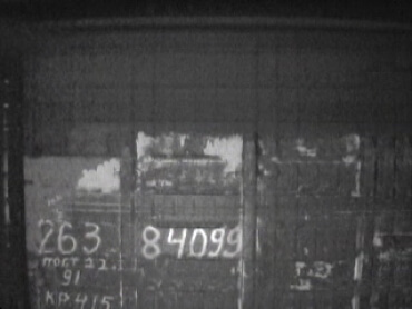Пример успешно распознанного номера крытого вагона (искусственное освещение, нестандартный шрифт)